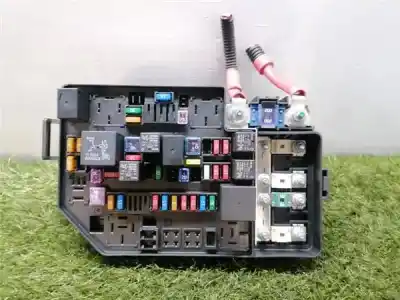 Peça sobressalente para automóvel em segunda mão Caixa De Fusíveis E Relés por MG ROVER ZS SAIC MOTOR CORPORATION LIMITED Referências OEM IAM 6122082  10837494