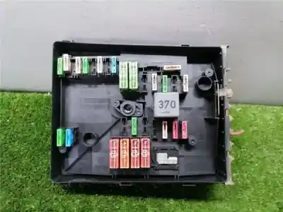 Peça sobressalente para automóvel em segunda mão Caixa De Fusíveis E Relés por SEAT LEON (1P1) 1.9 TDI 105 CV / 77 KW Referências OEM IAM 1K0937125A  1K0937125A