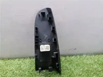Peça sobressalente para automóvel em segunda mão botão / interruptor elevador vidro dianteiro direito por kia ceed (ed) 2.0 emotion [2.0 ltr. - 103 kw crdi] referências oem iam   