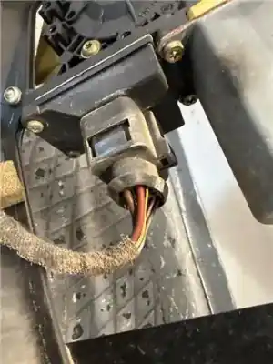 Peça sobressalente para automóvel em segunda mão elevador de vidros traseiro direito por audi a3 (8l) 1.9 tdi referências oem iam 8l4959802a  8l4959802a