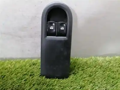 Peça sobressalente para automóvel em segunda mão BOTÃO / INTERRUPTOR ELEVADOR VIDRO DIANTEIRO ESQUERDO por RENAULT CLIO III  Referências OEM IAM 8200356519  8200356519
