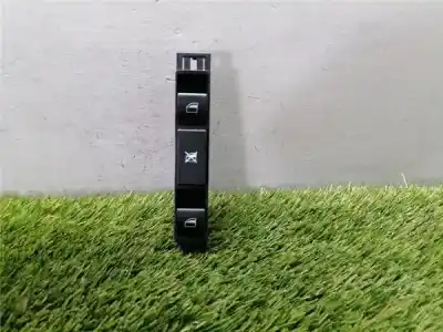 Pièce détachée automobile d'occasion COMMANDE DE LÈVE VITRE AVANT GAUCHE pour BMW SERIE 3 BERLINA (E46) 2.0 318i Références OEM IAM 15869804  