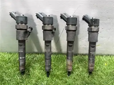 Peça sobressalente para automóvel em segunda mão INJETOR por RENAULT MEGANE I CLASSIC (LA0) 1.9 Diesel 64 CV / 47 KW Referências OEM IAM 8200100272  