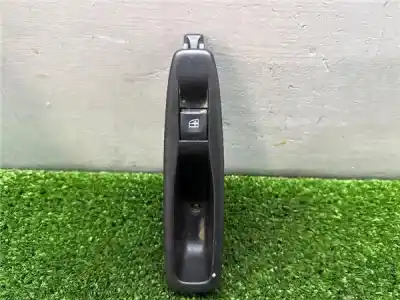 Peça sobressalente para automóvel em segunda mão Botão / Interruptor Elevador Vidro Traseiro Direito por RENAULT CAPTUR I (J5_, H5_) 1.5 dCi 90 Referências OEM IAM 829614619R  829614619R