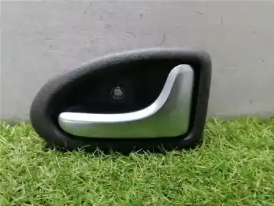 Peça sobressalente para automóvel em segunda mão PUXADOR INTERIOR DIANTEIRO DIREITO por RENAULT SCÉNIC I MONOSPACE (JA0/1_, FA0_) 1.4 16V (JA0D, JA1H, JA0W, JA10) Referências OEM IAM 8200028995  