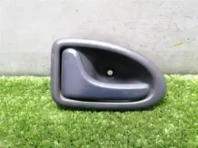 Pezzo di ricambio per auto di seconda mano MANIGLIA INTERNA ANTERIORE SINISTRA per RENAULT CLIO II FASE I (B/CB0) (1998->) 1.9 D (B/CB0E) Riferimenti OEM IAM 7700415974  