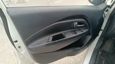 Pezzo di ricambio per auto di seconda mano rivestimento porta anteriore sinistro per kia rio basic riferimenti oem iam 