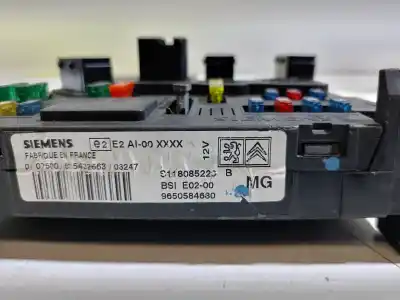 Pezzo di ricambio per auto di seconda mano SCATOLA RELÈ/FUSIBILI per PEUGEOT 206 BERLINA  Riferimenti OEM IAM S118085220  9650584680