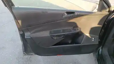 Peça sobressalente para automóvel em segunda mão forra / revestimento da porta dianteira esquerda por volkswagen passat b6 (3c2) 2.0 tdi 16v referências oem iam 