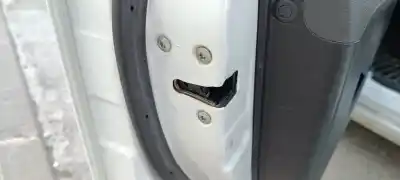 Peça sobressalente para automóvel em segunda mão fechadura da porta dianteira esquerda por hyundai i10 classic referências oem iam 