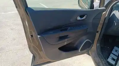 Tweedehands auto-onderdeel BEKLEDING LINKER VOORDEUR voor RENAULT CAPTUR  OEM IAM-referenties   