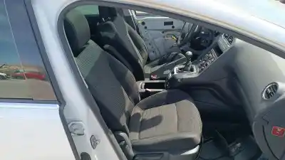 Peça sobressalente para automóvel em segunda mão ASSENTO DIANTEIRO DIREITO por PEUGEOT 5008  Referências OEM IAM   