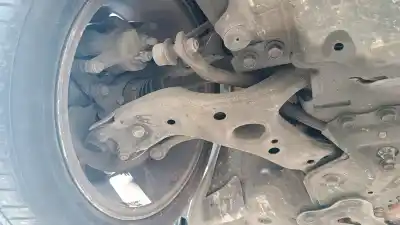 Peça sobressalente para automóvel em segunda mão braço de suspensão inferior dianteiro direito por toyota auris hybrid active referências oem iam 