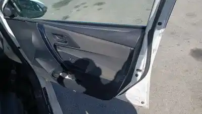 Peça sobressalente para automóvel em segunda mão forra / revestimento da porta dianteira direita por toyota auris hybrid active referências oem iam 