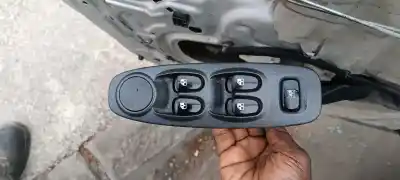 Pezzo di ricambio per auto di seconda mano interruttore alzacristalli anteriore sinistro per hyundai accent (lc) gl 4p riferimenti oem iam 