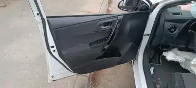 Peça sobressalente para automóvel em segunda mão forra / revestimento da porta dianteira esquerda por toyota auris hybrid active referências oem iam 