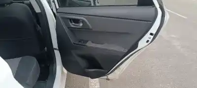 Peça sobressalente para automóvel em segunda mão forra / revestimento da porta traseira direita por toyota auris hybrid active referências oem iam 