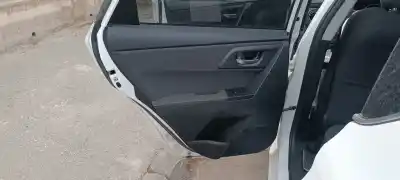 Peça sobressalente para automóvel em segunda mão forra / revestimento da porta traseira esquerda por toyota auris hybrid active referências oem iam 