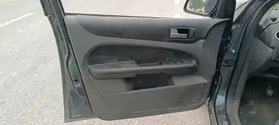 Peça sobressalente para automóvel em segunda mão forra / revestimento da porta dianteira esquerda por ford focus berlina (cap) ambiente (d) referências oem iam 