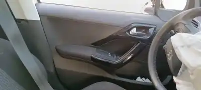 Second-hand car spare part left front door trim for peugeot 208 allure oem iam references 