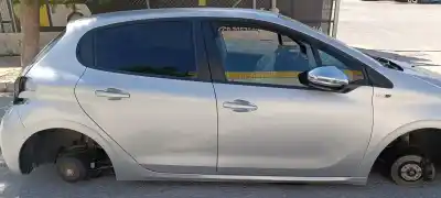 Second-hand car spare part front right door for peugeot 208 allure oem iam references 