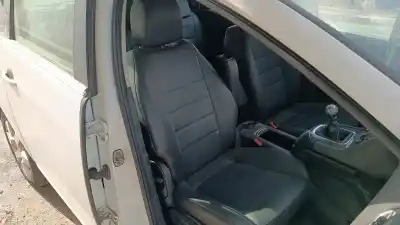 Peça sobressalente para automóvel em segunda mão ASSENTO DIANTEIRO DIREITO por PEUGEOT 5008  Referências OEM IAM   