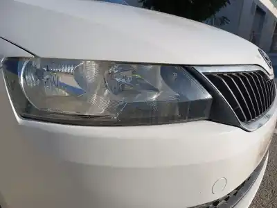 Second-hand car spare part right headlight for skoda rapid active oem iam references   