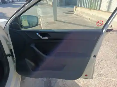 Second-hand car spare part right front door trim for skoda rapid active oem iam references 