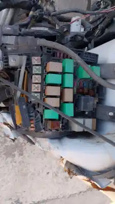 Pezzo di ricambio per auto di seconda mano scatola relè/fusibili per kia sportage emotion 4x2 riferimenti oem iam 