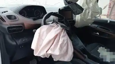 Pezzo di ricambio per auto di seconda mano INTERRUTTORE ALZACRISTALLI ANTERIORE SINISTRO per PEUGEOT RIFTER  Riferimenti OEM IAM   