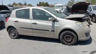 Gebrauchtes Autoersatzteil Kotflügel vorne rechts zum RENAULT CLIO III  OEM-IAM-Referenzen   