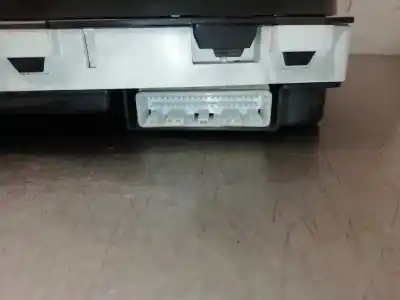 Peça sobressalente para automóvel em segunda mão quadrante por toyota corolla (e12) 2.0 d-4d linea luna berlina referências oem iam   