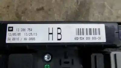 Pièce détachée automobile d'occasion boîtes à fusibles pour opel astra h berlina 1.7 16v cdti références oem iam 5dk00866838  