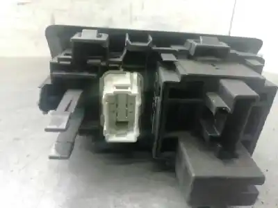 Second-hand car spare part headlights switch for renault clio iii authentique oem iam references 88020001405  