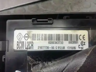 Peça sobressalente para automóvel em segunda mão caixa de fusíveis e relés por renault clio iii authentique referências oem iam 8200383473  