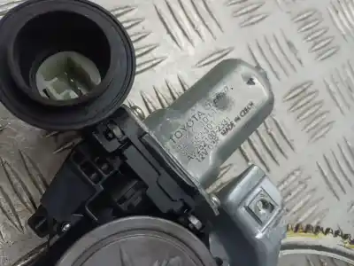 Peça sobressalente para automóvel em segunda mão elevador de vidros dianteiro direito por toyota auris active referências oem iam 857100d100  
