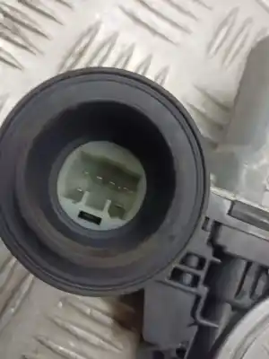Peça sobressalente para automóvel em segunda mão elevador de vidros dianteiro direito por toyota auris active referências oem iam 857100d100  