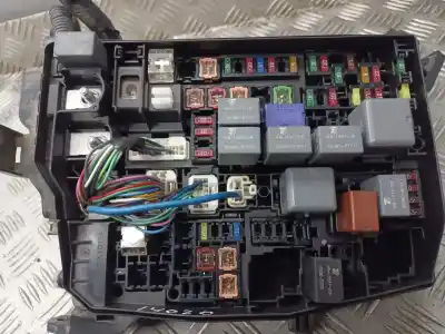 Second-hand car spare part fuse box unit for toyota auris active oem iam references 8274102050  