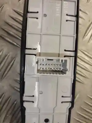 Second-hand car spare part left front power window switch for renault laguna iii authentique oem iam references   