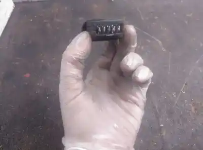 Peça sobressalente para automóvel em segunda mão botão / interruptor elevador vidro dianteiro direito por dacia duster laureate 4x2 referências oem iam   