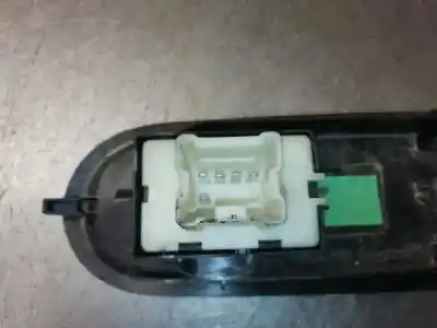 Peça sobressalente para automóvel em segunda mão botão / interruptor elevador vidro dianteiro direito por dacia duster ambiance 4x2 referências oem iam 809601386r  
