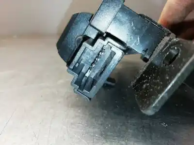 Second-hand car spare part trunk lock for renault clio iii dynamique oem iam references 8200947699  