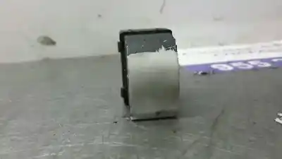 Peça sobressalente para automóvel em segunda mão Botão / Interruptor Elevador Vidro Dianteiro Direito por AUDI A4 AVANT (8E) 2.5 TDI (120kW) Referências OEM IAM 8Z0959855B  