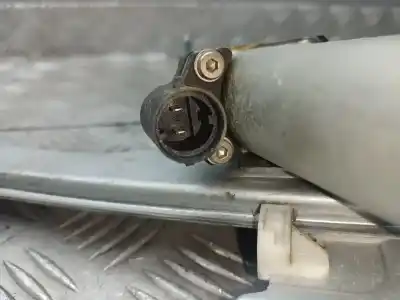 Second-hand car spare part passenger side right window regulator for dacia duster ambiance 4x2 oem iam references 3m3612g  