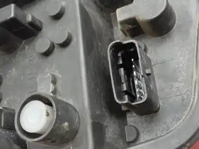 Second-hand car spare part right tailgate light for renault clio iii authentique oem iam references 89035080  