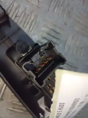 Peça sobressalente para automóvel em segunda mão botão / interruptor elevador vidro traseiro esquerdo por nissan note (e11e) acenta referências oem iam 25411ed00b  