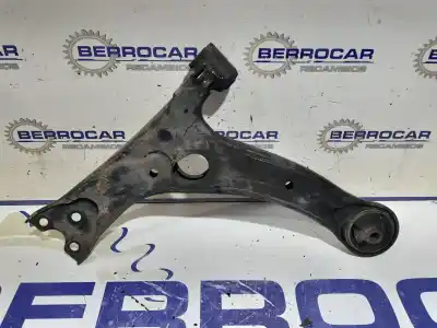 Second-hand car spare part front right lower suspension arm for toyota avensis sedán (_t25_) 2.2 d-4d (adt251_) oem iam references 5z14a  