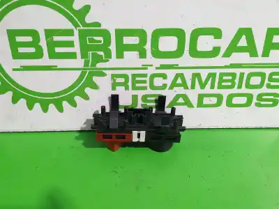 Second-hand car spare part hazard warning lights for renault megane ii familiar 1.9 dci diesel oem iam references 88040001   Second-hand car spare part hazard warning lights for renault megane ii familiar 1.9 dci diesel oem iam references 88040001