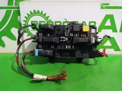 Peça sobressalente para automóvel em segunda mão caixa de fusíveis e relés por opel zafira b cosmo referências oem iam 13220831