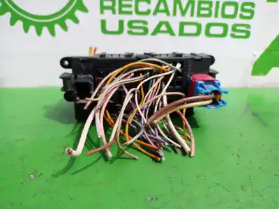 Pezzo di ricambio per auto di seconda mano scatola relè/fusibili per peugeot partner (s1) 2.0 hdi cat riferimenti oem iam 963551828  